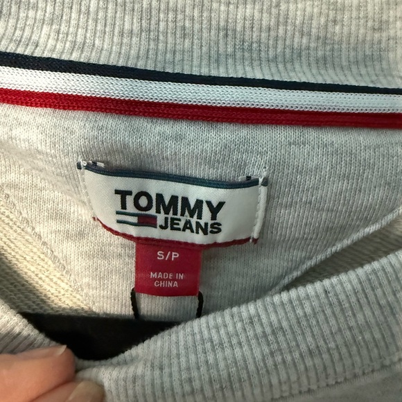 Tommy Hilfiger - Tommy Jeans Women's Light Gray Crew Neck Sweatshirt - NWT - Picture 4 of 8